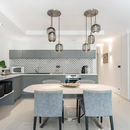 Wonderful One Bedroom In The Heart Of *